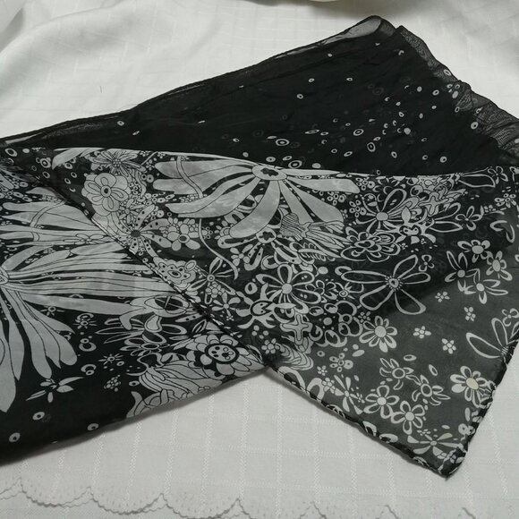 Black silf scarf with white flowers and teardrops - Picture 1 of 2